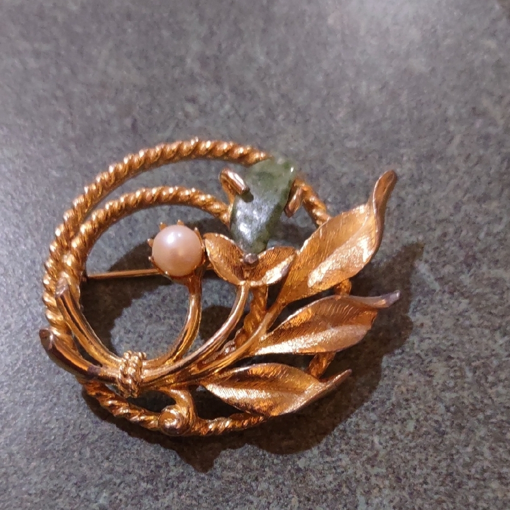 Vintage Sarah Coventry Jade and Pearl Gold Tone Brooch